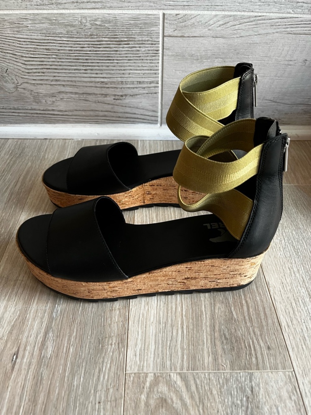 Sorel Women’s Cameron Flatform Ankle Strap Sandals Black w/ Olive - Size 10 - Picture 2 of 7